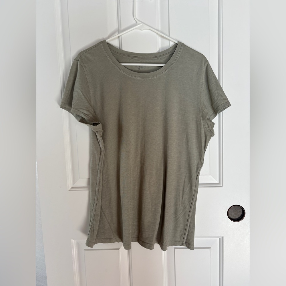 Athleta Sage Green Crewneck T-shirt Size XL